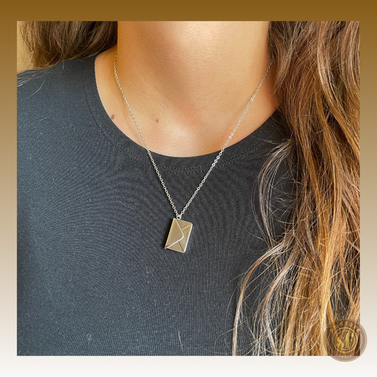 Colar Love Letter (Personalizável)