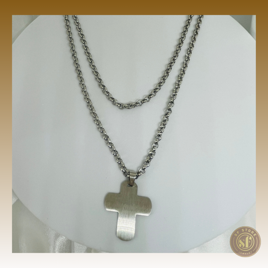 Colar com pendente em forma de Cruz