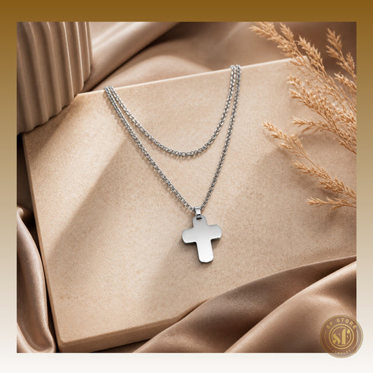 Colar com pendente em forma de Cruz