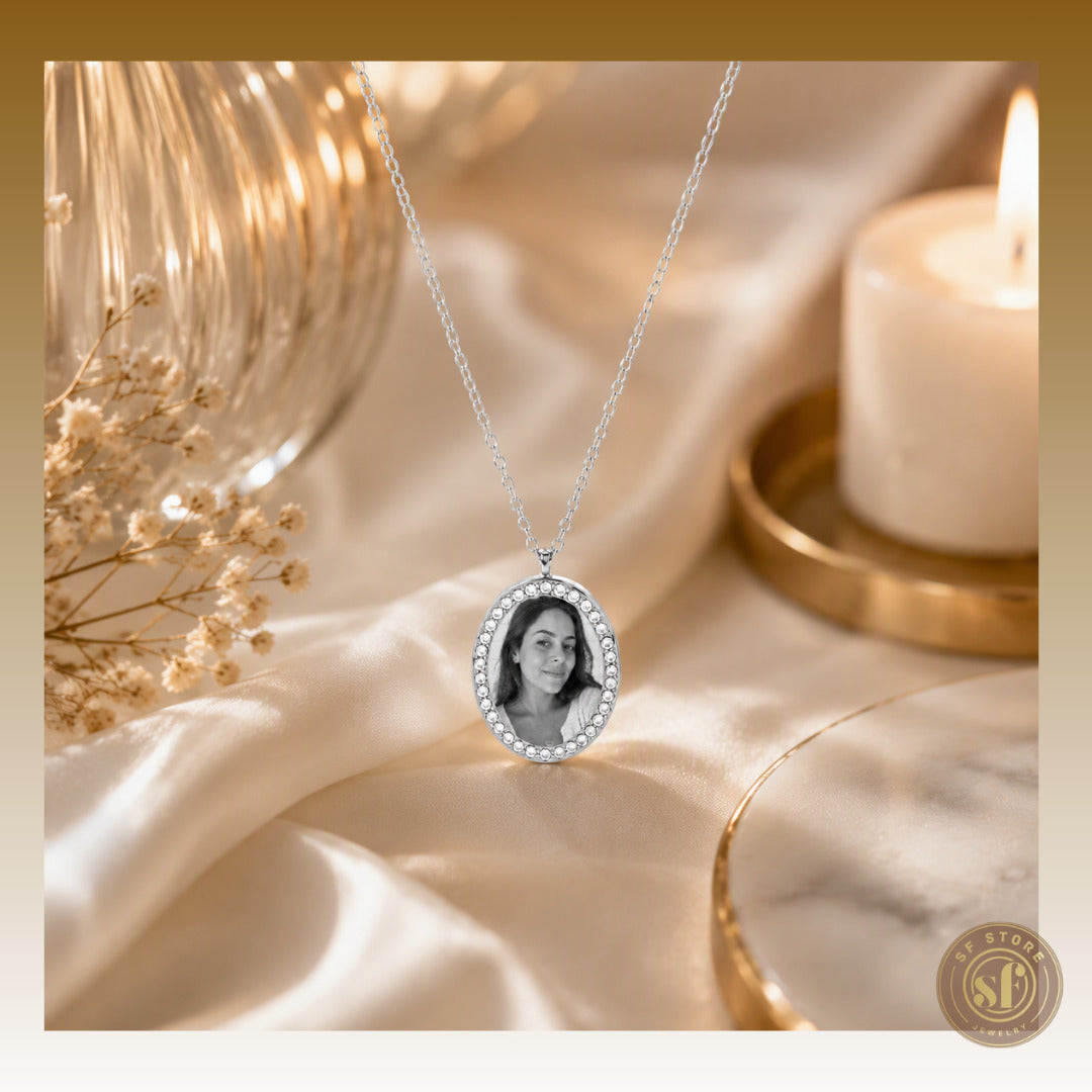 Colar personalizado Oval Borda Brilhantes